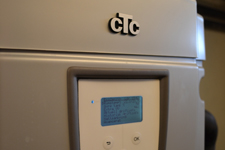Bild på CTC EcoZenith I550 som är inkopplad i ett pannrum